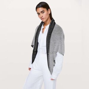 Lululemon Exaltation Wrap Black / Silver Ice OS